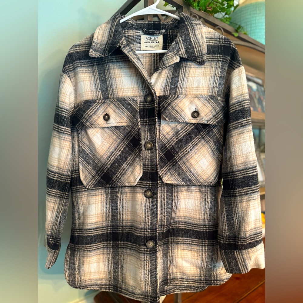 Women’s Ashley Outerwear Plaid Shirt Jacket Shacket Size Small
